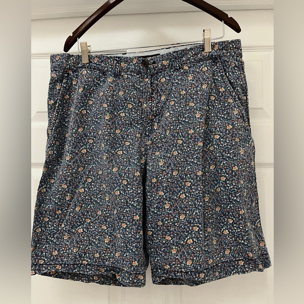 Tommy Hilfiger ladies shorts size 36 waist